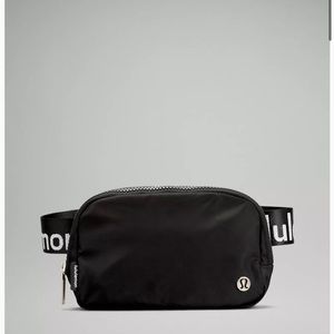 Lululemon Everywhere Belt Bag